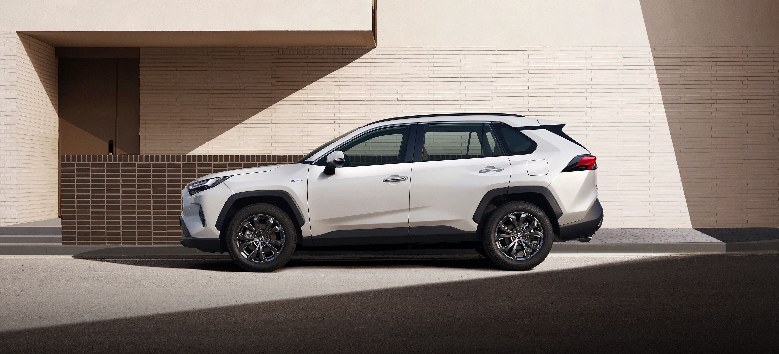 222PS 시스템 총 출력 14.1km/ℓ 복합연비 (가솔린 주행모드)